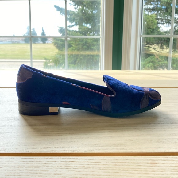 Blue floral velvet loafers with gold detailing - Picture 4 of 6
